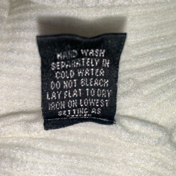 Cyrus Long White Cable Knit Sweater Size Large - Picture 6 of 6